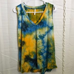 Jupee tie-dye v neck sleeveless shirt. Medium